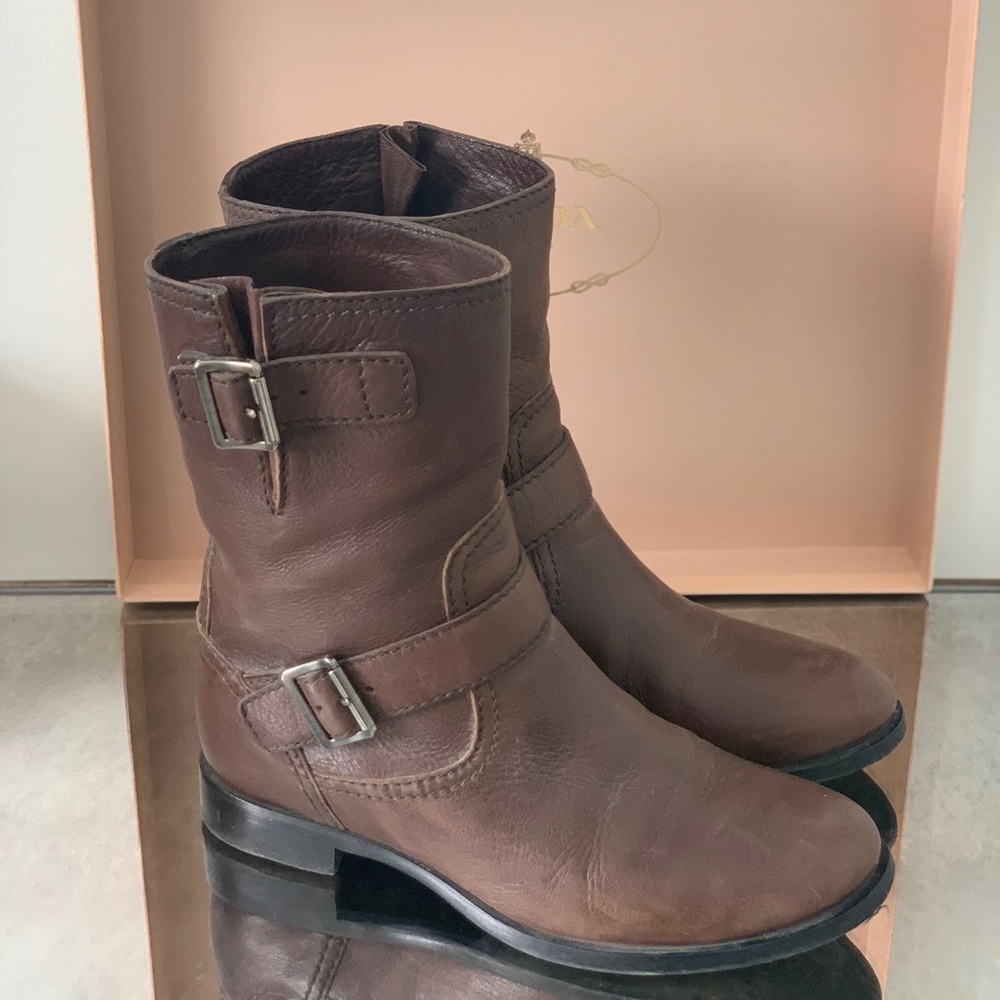 EUC - Women’s PRADA Brown Leather Boots